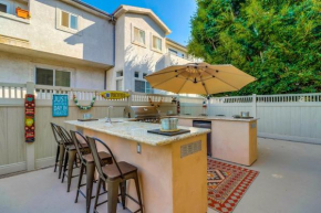 Bay View Dream Home - IndoorOutdoor Living, Rooftop & Steps to Bay